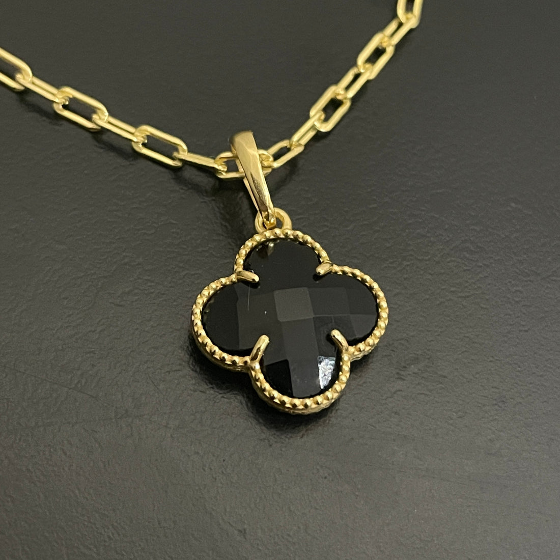 Pingente Trevo com pedra de moeda antiga